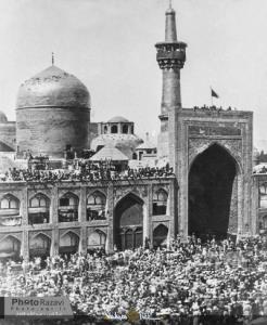 تصویر قدیمی از برگزاری عاشورای حسینی درحرم امام رضا ع