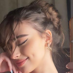 ‏تو میگی بذار بهش مهربونی کنم رابطمون حیفه خراب بشه
ذهن خودش