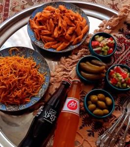 من دلم پر می کشه
برای اون زمانی 
که خسته و گرسنه
از..... 