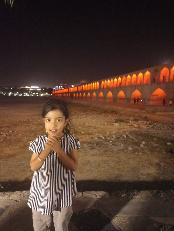 سی و سه پل