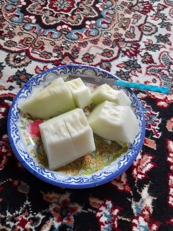 بفرمایید خربزه 🙋‍♀️چقد امروز فکرم درگیره...خدا عاقبتو بخیر 