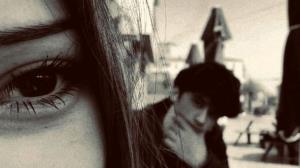 نگاهش بر من نشست و من، آری من، در روشنایی آن چشم‌ها..