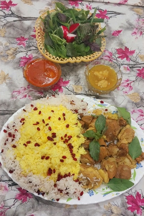 دوستان گل بفرمایید ناهار فقط ببخشید از دیشب مونده کمی هست 