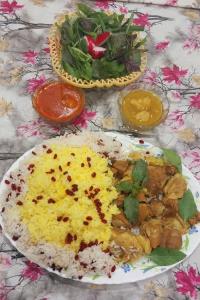 دوستان گل بفرمایید ناهار فقط ببخشید از دیشب مونده کمی هست 