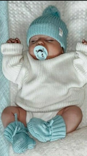 برای گرفتن دستات لحظه شماری میکنم 😍😍