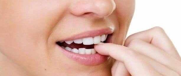 🖍 دست به دهان
