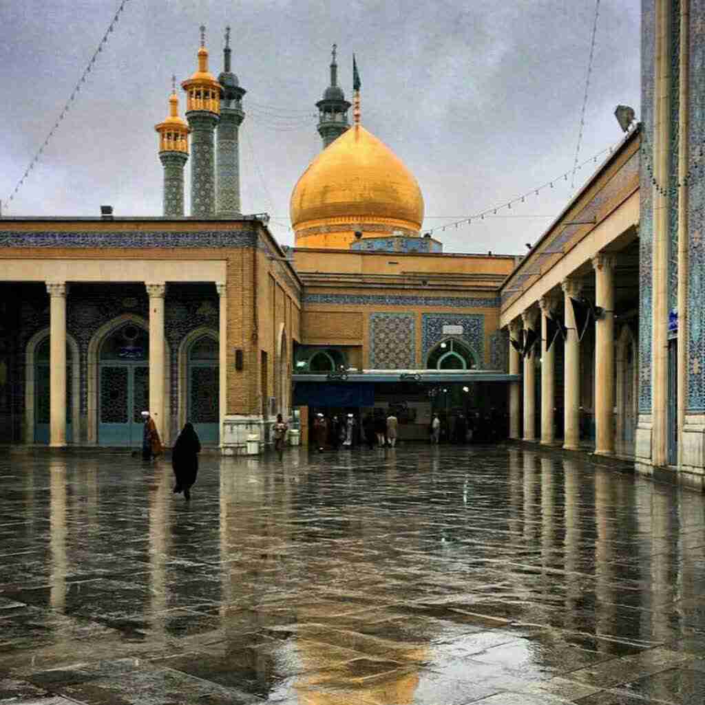 مرغ دلم راهی قم می‌شود‌
در حرم امن تو گم می‌شود

عمه سادات سلام علیک
روح عبادات سلام علیک

کوثر نوری به کویر قمی
آب حیات دل این مردمی

💐سالروز  ورود حضرت معصومه(س) به شهر قم مبارک باد
