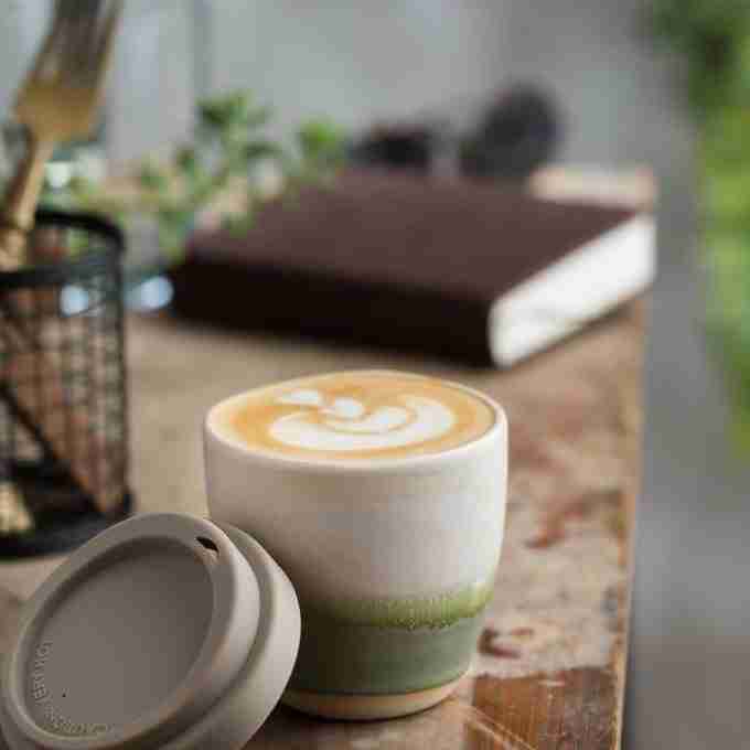 انرژی مثبت و انرژی منفی 

نزدیک شدن به افراد موجب دریافت انرژی مثبت و منفی از آنهاست. 
وقتی کسی به ما توجه می کند گاهی از فاصله های زیاد روی ما تاثیر دارد.
حالا ببینید تقرب به خدا و نظر او چقدر انرژی بخش خواهد بود و ما چقدر به این انرژی احتیاج داریم. 
کمی توجه کنیم لطف خدا را هنگام تقرب درک خواهیم کرد.
