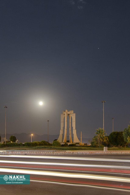 فلکه ی امام خمینی لار... کپشن 