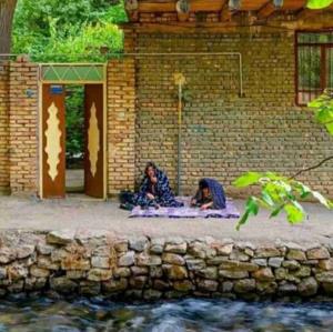 کجاست اون روزا 
کجاست اون صفا وصمیمیت ویکرنگی وبی شیله پیله بودن 
کاش مثل قدیما بی کلاس بشیم 
کاش