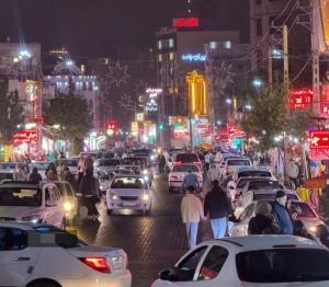 شلوغی شهر توریستی سرعین در آخرین روزهای تابستانی