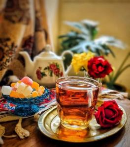 عصر است و نوشیدن چای ....👌😊☕️🍫