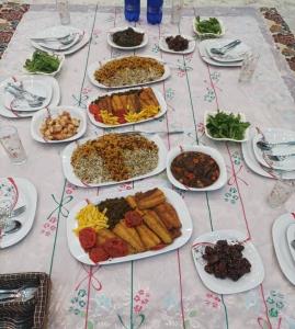 اینم ناهارعجله ای من واسه مهمان یهویی پدرشوهرجان وبرادرشوهر