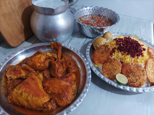 ناهارامروزمازرشک پلوبامرغ ودوغ محلی 