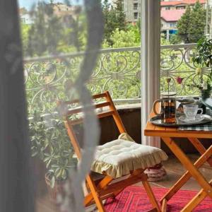 .
در دنیا کسانی موفق می‌شوند🦋
که به انتظار دیگران ننشینند🦋
و همه چیز را از خود بخواهند.🦋