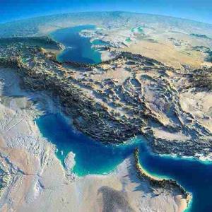 🇮🇷 تصویر شهید حسین قربانی در آغاز مسئولیت پاسداری از استقلال و سرافرازی ایران عزیز

ایران…
فدای اشک و خنده تو
دل پر و تپنده تو
فدای حسرت و امیدت
رهایی رمنده تو
به خاک خسته تو سوگند
به بغض خفته دماوند
که شوق زنده ماندن من
به شادی تو خورده پیوند...

-----------------🌷-----------------
امروز یک شنبه ۲۷ مهر ۱۴۰۴، دقیقا ۱۲۷ روز است که شهید حسین قربانی با آرامش تمام در آغوش مهربان مادرمان ایران جان خفته است.
-----------------🌷-----------------

@shahidghorbani128