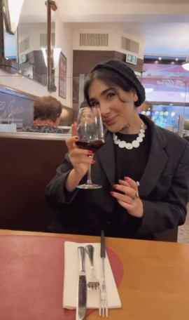 اینم حوری خارجی مخش زدم واس امیر حسین 😂😂🍷🍷