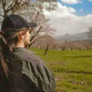 🧡مهربان باش 
و بہ هر ڪسے میرسے لبخند بزن☺️
تو نمیدانے بہ آدمها چہ میگذرد🤔

🍂شاید لبخندت برایشان 
مانند گنجے ارزشمند باشد 😌
انسان هاے خندان و شاد بہ خداوند شبیہ ترند 😇

خوب بودن سخت نیست ✨🧡
سلام شبتون شیک🌺🌺