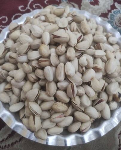 بفرمایید پسته بخورید منم استراحت کنم فردا می بینمتان✋️😂😂💚