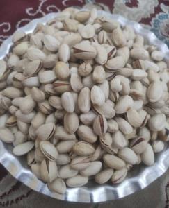 بفرمایید پسته بخورید منم استراحت کنم فردا می بینمتان✋️😂😂💚
