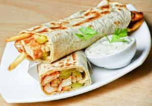 تو این اگه سمّم باشه من می‌خورمش 😋😅😅