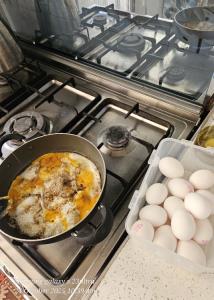 شرمنی و اندکی تخم 🥚 🍳برای صبحونه🐣😂🫩