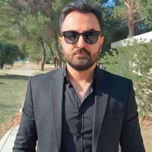 مشکی نمی‌پوشم از غم می‌پوشم چون هیچ رنگی به اندازه‌ی اون،
با وقار و مرموز نیست