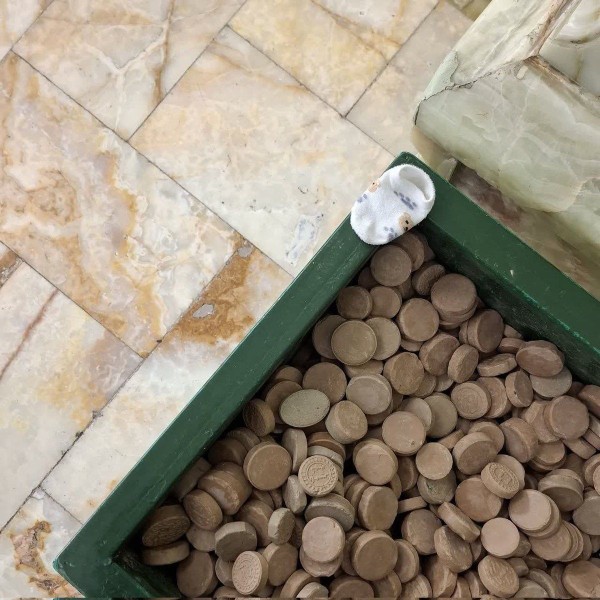 عزیزم 😍
یکی جورابش رو توی خونه‌ی امام‌رضا(ع) گم کرده. :)

