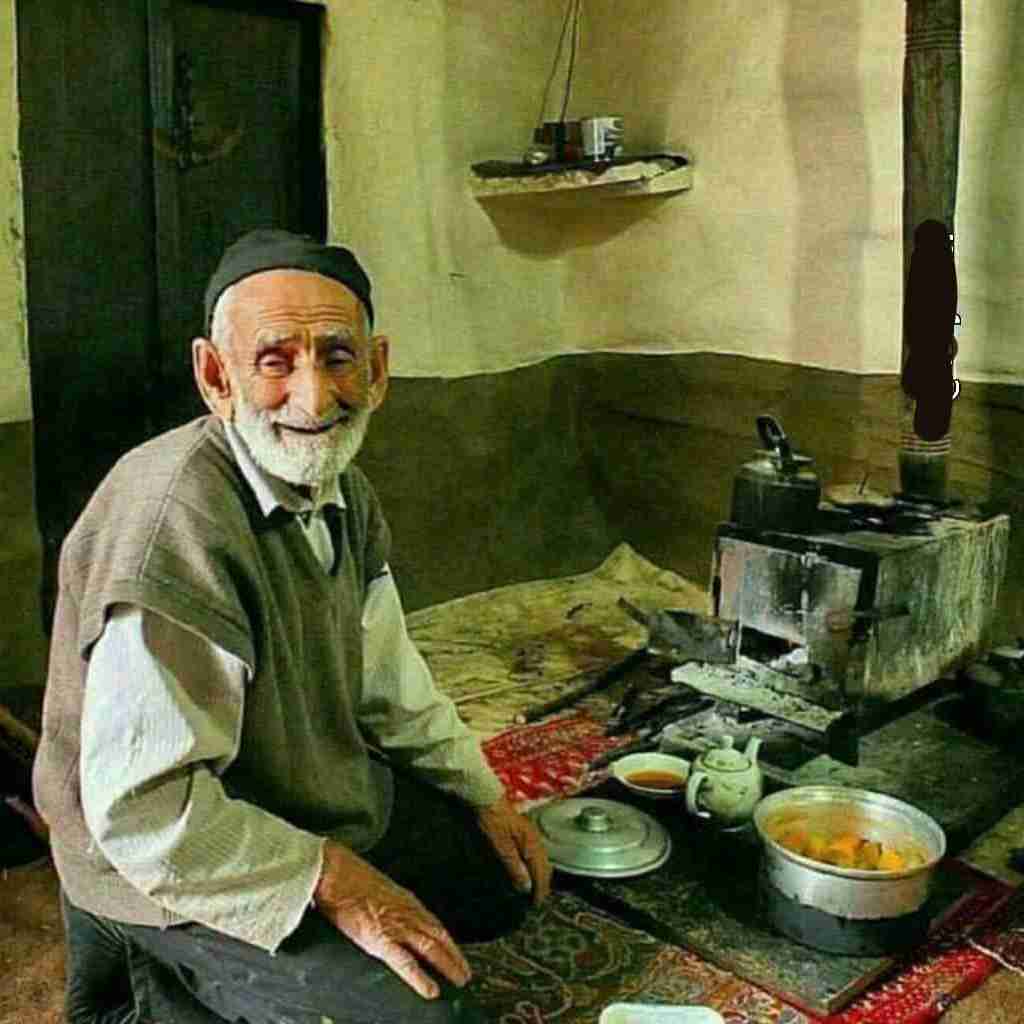 خبرنگار از پیرمردی که ۱۲۰ سال عمر کرده بود راز طول عمرش را پرسید :
پیرمرد پاسخ داد ، من با کسی بحث نمیکنم و حرص نمیخورم !
خبرنگار پرسید : مگر می شود؟
پیرمرد گفت : حق با شماست ، نمیشه !
#قابل_تامل
