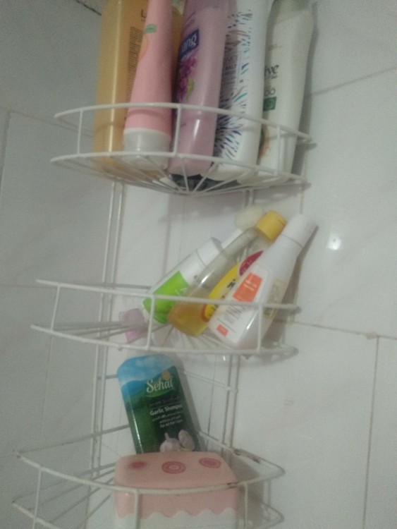 فکر نکنید شوهرم هیچی نداره 😂 اون شامپو و صابون هس 