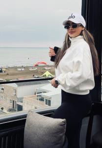 Wake up and smell the coffee 

واقع بین شو، یا از عالم خیال 