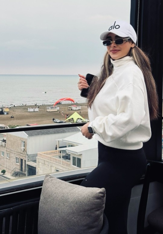 Wake up and smell the coffee 

واقع بین شو، یا از عالم خیال 
