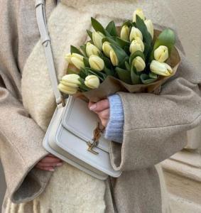 گرانبهاو کمیاب باش ... نه مثل سنگی که همه جا پیدا میشه..