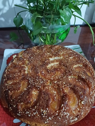 کیک سیبم قشنگ وخوشمزه شده 😍🥰 نوش نگاهتون عزیزان ♥️🍃♥️