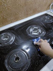 کیا مثل من بعد هروعده غذایی گازوهود تمیز میکنن 🤕ای کاش جای