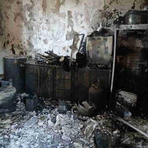 خونه همسایمون دیروزبه خاکسرتبدیل شد،بنده خدابادست کارگری چندین سال زحمت کشید پارسال خونش درست شدامسال هاکسترشد ،باورمیکنید مثل به بچه گریه میکرد ،دلم براش آتیش گرفت 😭کاش خیرین براش کاری میکردن