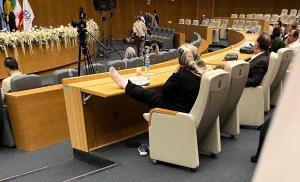 هیچی نیست..خانم دکتر پاشون خسته شده😂🤦🏻‍♀️