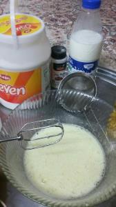 مامانم رفت نمازگفت تامیام کیک بپز باچای بخوریم😂