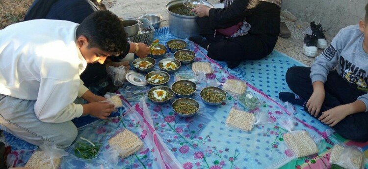 همین الان زنده😃