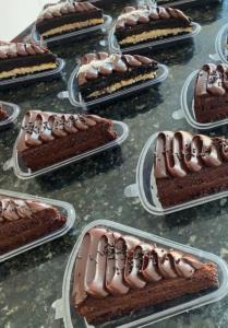 شیرینی برد قرعه کشی ۱۰۰ میلیونی نوش نگاهتون🤭😉🎀