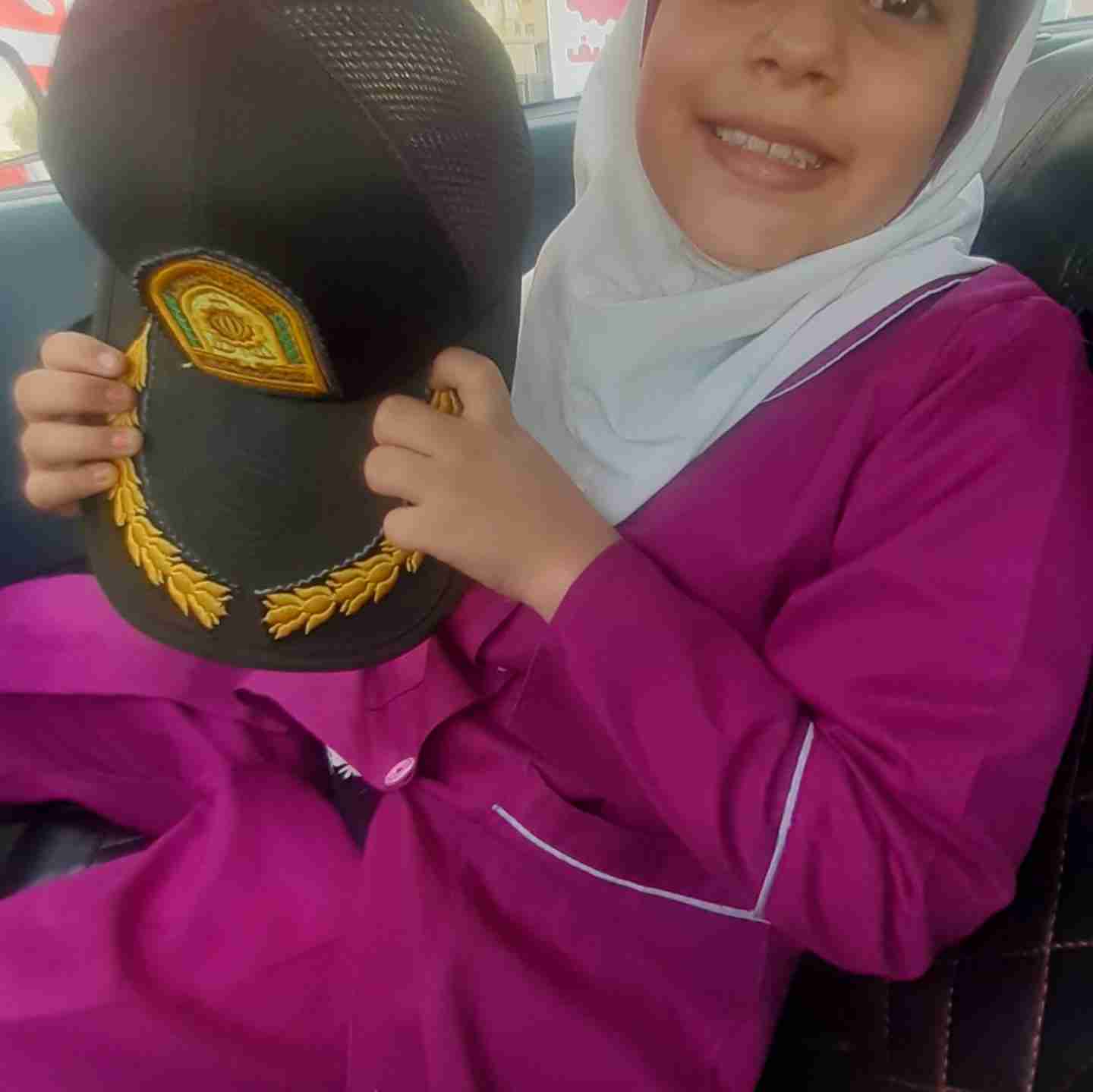 آماده شدن دخترم برای رفتن به مدرسه 