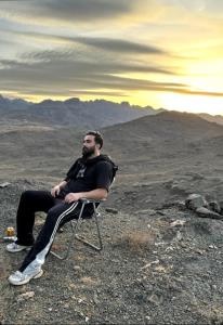 منو رنجی داره پیر میکنه که ؛نه میتونم درستش کنم ؛