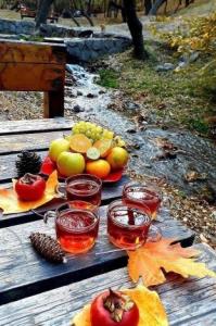 🖐🏻🖐🏻🙋🏻🙋🏻👀👀😌😌