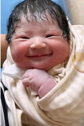 عصرتون بخیر ،لبتون خندون مثل ایشون 😀😀