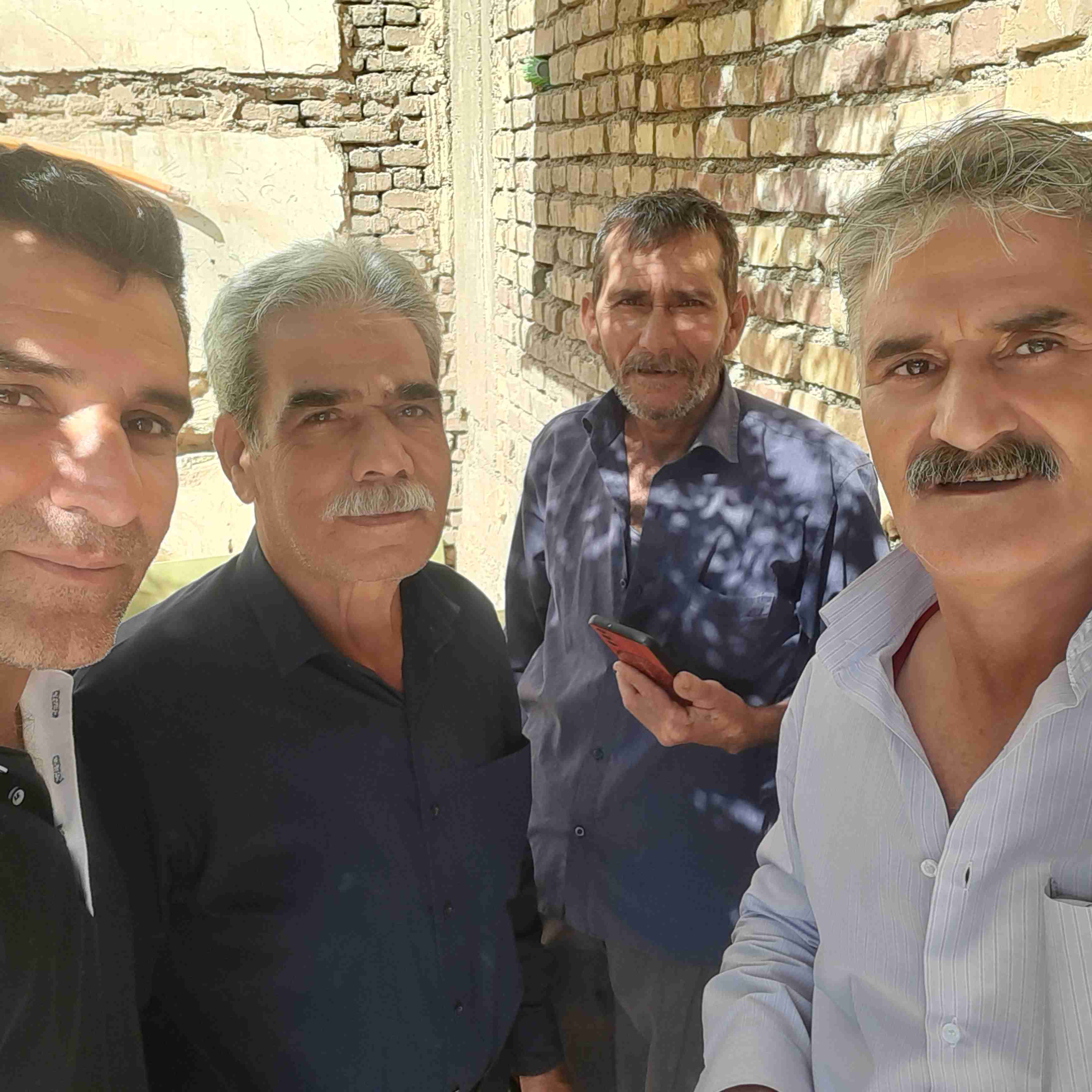 من و دوستان   از سمت راست خودم    مجتبی رضایی. حسن باقری. . محسن زارع جعفری 