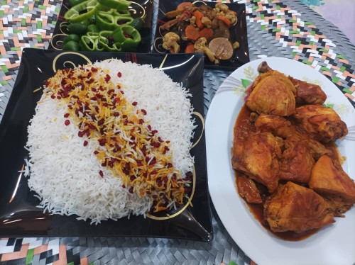 ناهارامروزمازرشک پلوبامرغ سسی.البته بدون سالادکه وقت سالادند