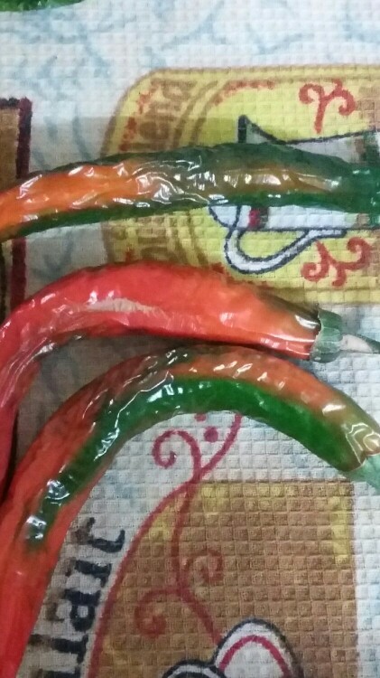 اولین باره فلفل سبز خشک کردم نمیدونستم قرمز😂😌