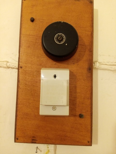 😊زنگ های خونه زمان قدیم

