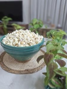 نه تو آنی که همانی، نه من آنم که تو دانی....