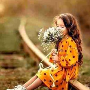 اگر یکی بهت بگه تو آدم خوبی هستی،، شروع میکنی به احساس خوب داشتن .🔖اگر کسی فکر کنه تو آدم بدی هستی،، شروع میکنی به احساس بد داشتن ، این یعنی روان گردانی از طریق دیگران .🔖 هویت تو به دیگران بستگی داره 🔖 داری روح و روانت رو با نظر دیگران مدیریت میکنی.🔖 با دیگران زندگی کنیم ،، اما خودمون رو فرسوده نظراتشون نکنیم 🔖آنچه دیگران در مورد ما میگن،، بازتابی هست از ذهن وشخصیت خودشون،، نه از ما.🔖 بیایید به خودمون نگاه کنیم ،، نه به بازتاب ها 